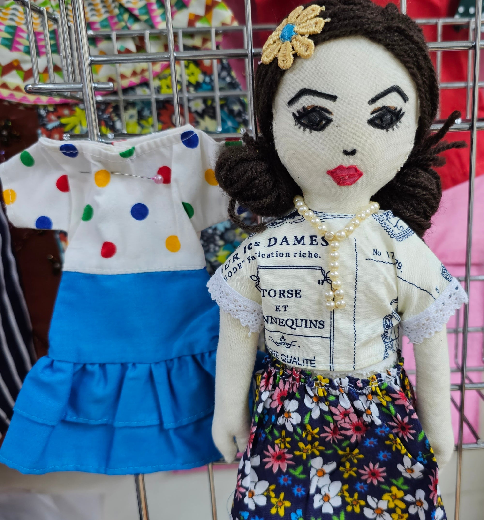 Doll +3 extra outfits 12 " cutie 8